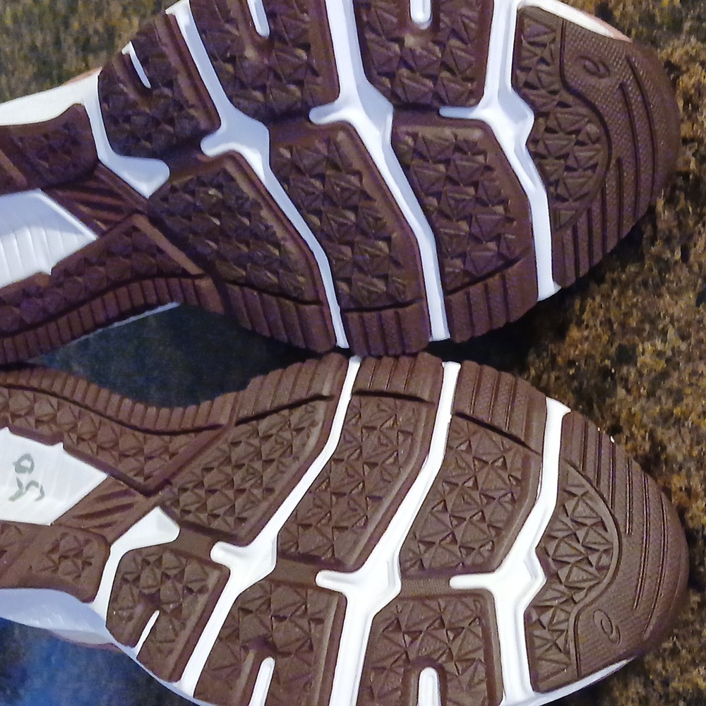 Womens Sneakers - Picture 7 of 9